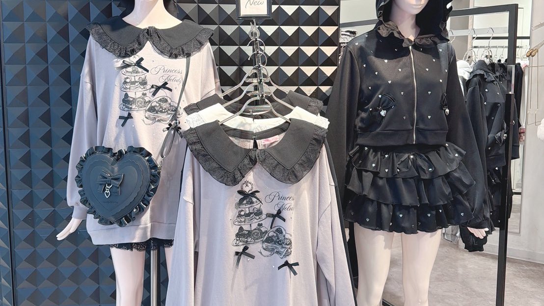 今週の店内𝑃𝑖𝑐.🪞🎀 𝑴𝑨＊𝑹𝑺渋谷𝟏𝟎𝟗店🐈‍⬛ . 人気のクロス