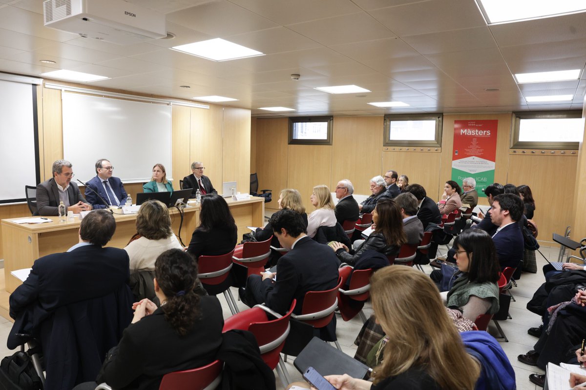 ICABarcelona's tweet photo. 📸 La diputada ICAB @MartaDomenechDT inaugura la Jornada sobre la Llei 9/2025 de Mobilitat Sostenible amb @aljimarconi, pres. Secció Administratiu ICAB; Luis Berenguer, pres. Secció de Dret Marítim i del Transport ICAB; i @mtarresv, prof. titular dret administratiu @UniBarcelona. https://t.co/SiFq6RZDl4