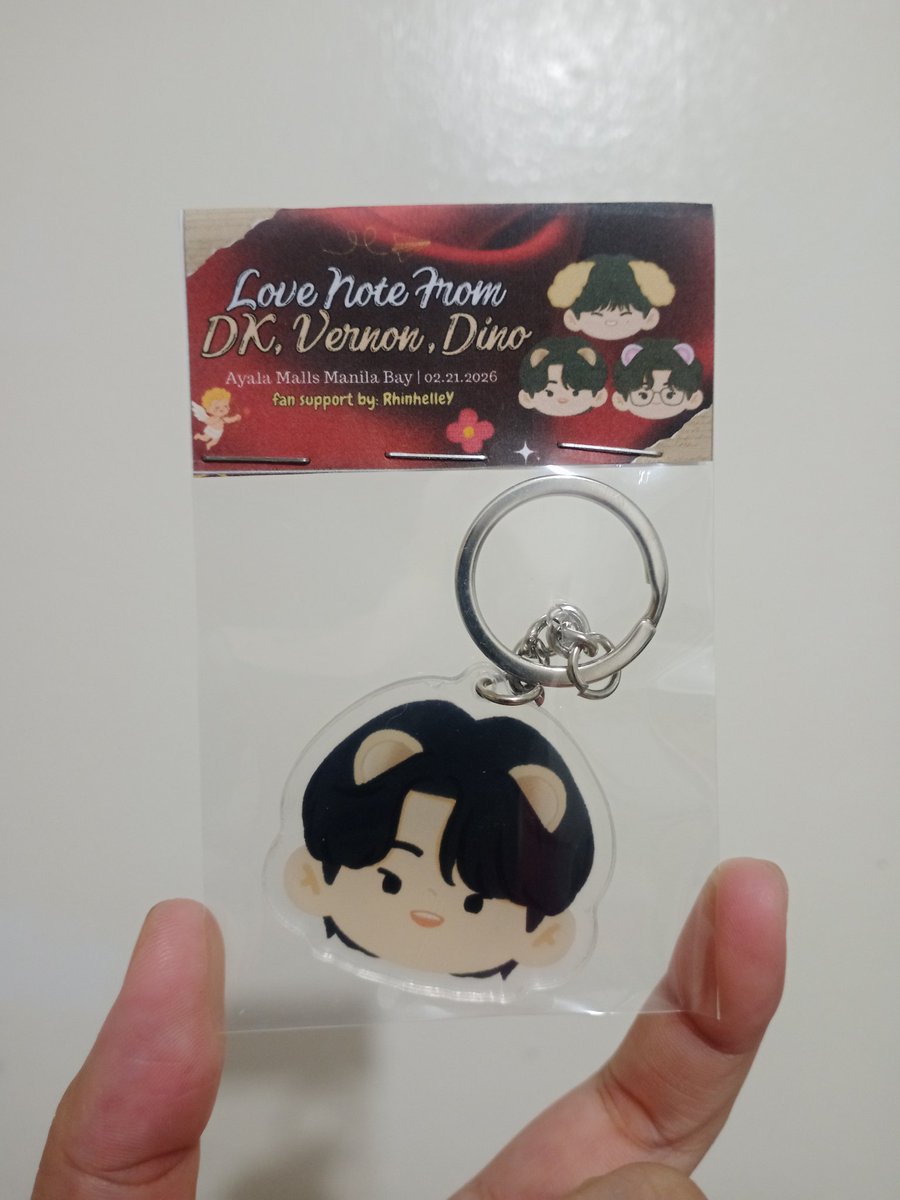RhinhelleY's tweet photo. Done na magpack ng keyrings see yah..

#LoveNoteFromDKVernonDino 
#AMMB https://t.co/tc7BU10FGm
