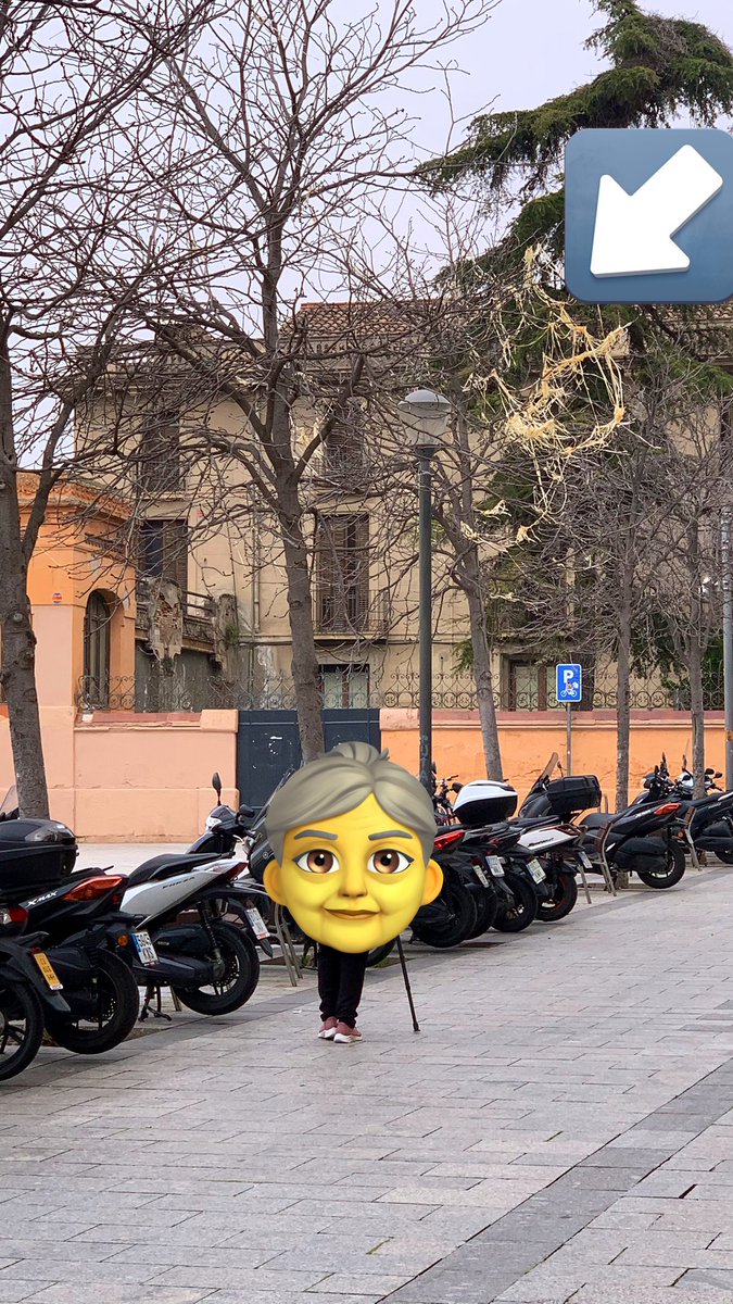 A això ens referim quan diem que Sabadell no es cuida <a href="/Aj_Sabadell/">Ajuntament Sabadell</a> <a href="/socmartafarres/">Marta Farrés/❤️</a> Per cert, hi ha un BMW a #cotxesvoreressabadell i unes motos que no haurien d’aparcar damunt la nostra vorera.
#Sabadell