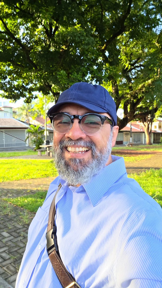 Bom Dia ! A cada dia suas preocupações e lutas, pois viver um dia de cada vez é viver bem melhor ! 
Um Dia Iluminado a Todos !