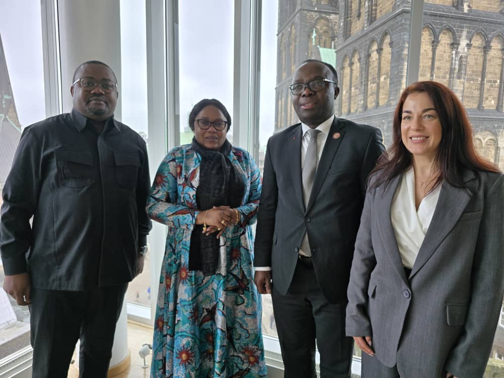 *Malgré son voyage en Allemagne pour rendre les derniers hommages à son papa, Son Excellence Madame la Ministre déléguée de l'Urbanisme et de l'Habitat, Angèle BANGASA YOGO, continue de saisir des opportunités pour servir l'intérêt de la nation congolaise.*