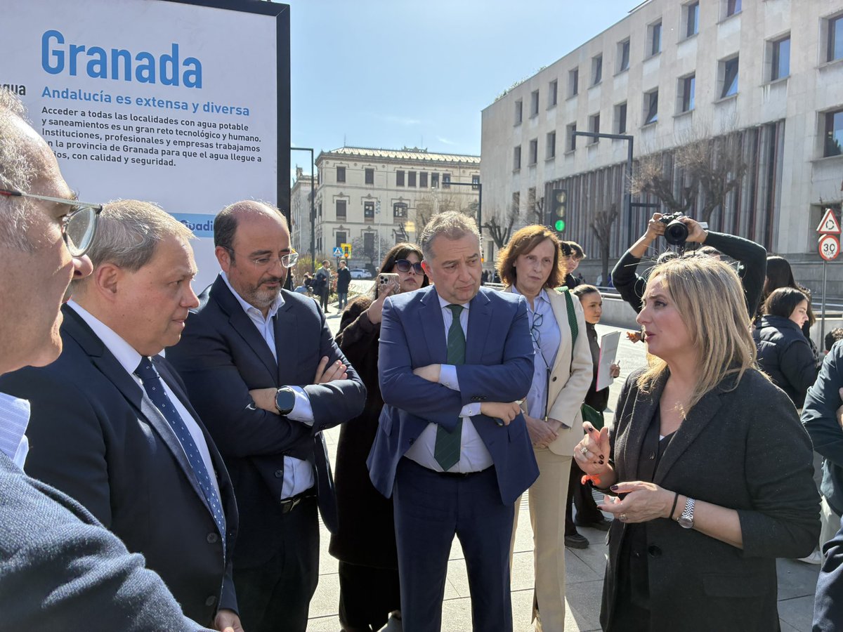Emasagra's tweet photo. Arranca la inauguración en #Granada de la exposición itinerante de @ASA_Andalucia: una ruta para descubrir, de forma cercana y divulgativa, cómo funciona el ciclo urbano del agua y su gestión diaria. 
#40aniversarioASA
#JuntosCuidamoselAgua💦 https://t.co/3BrbBgUkWc