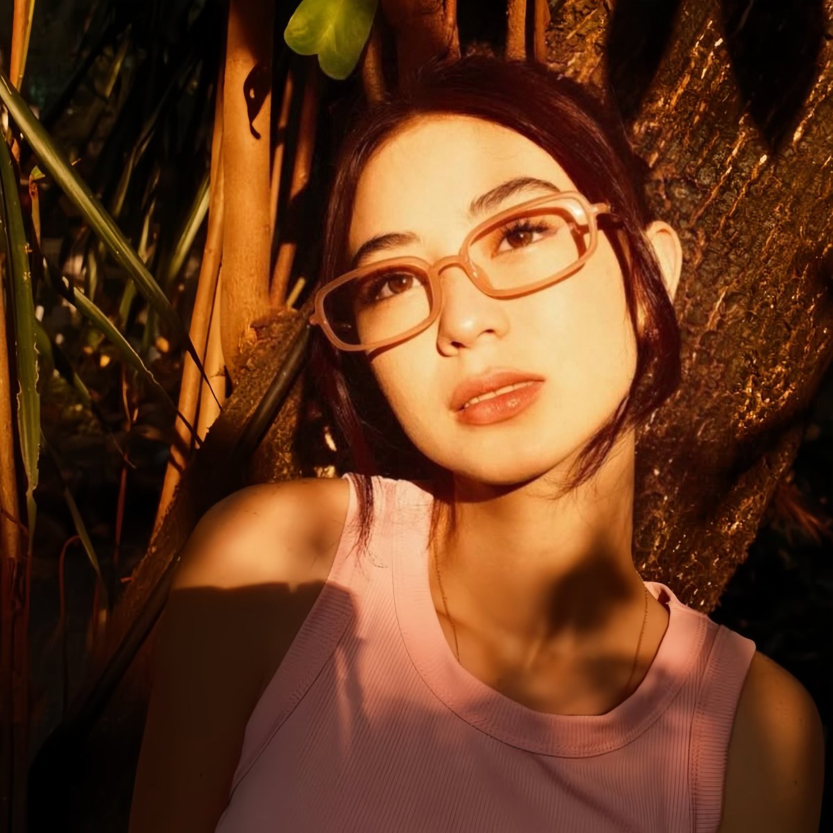 noturalina's tweet photo. fyangi in specs is my biggest weakness https://t.co/ikR2aXknUI