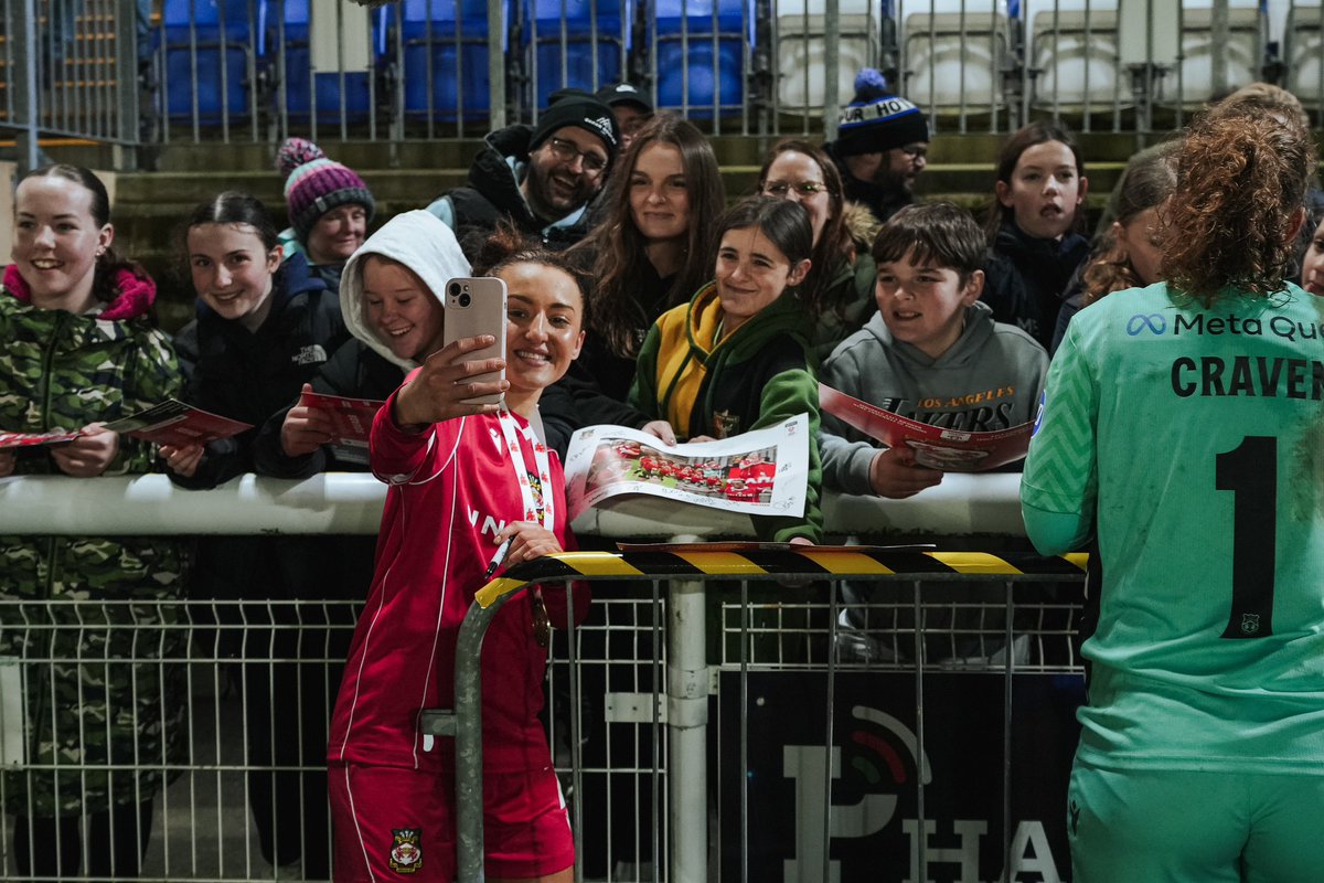 Phoebe Davies tweet media