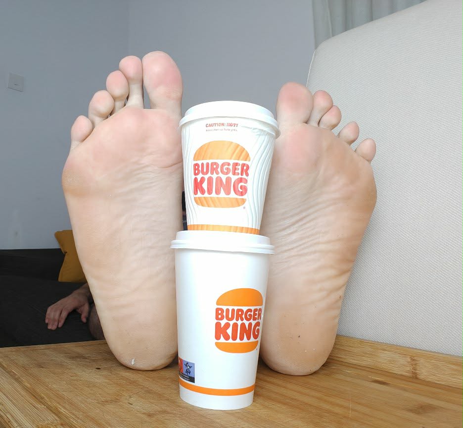 deusgigassole's tweet photo. They can't be that big?? #bigfeet #size53 #18US OF has all the bate fuel you need ๐ https://t.co/c0sht6HQ5b