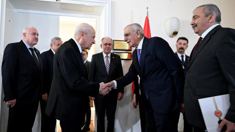 Bahçeli’nin Öcalan için ‘statü’ çağrısına Ahmet Türk’ten açıklama: ‘Özgür koşullar yaratılmalı’ 

veryansintv.com/bahcelinin-oca…