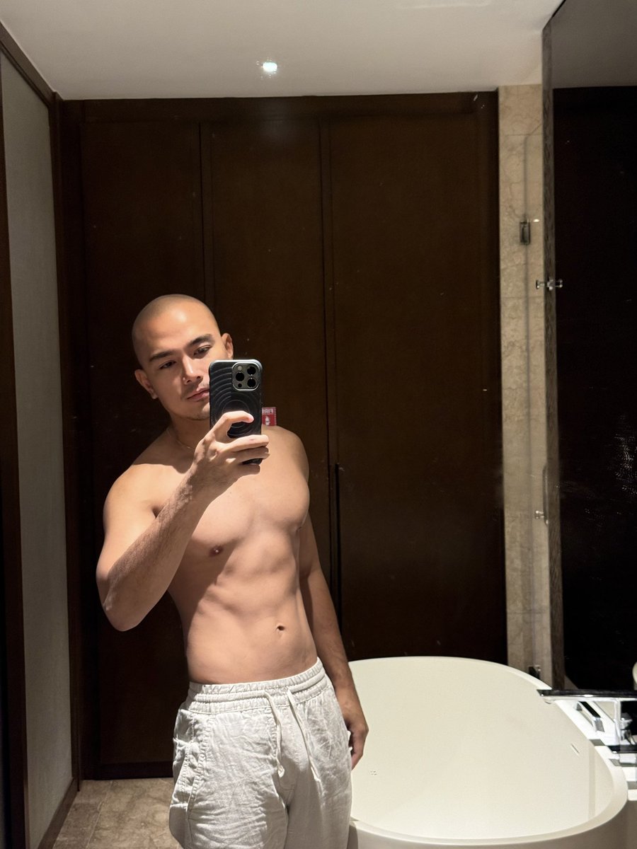 WeeBinuya tweet media