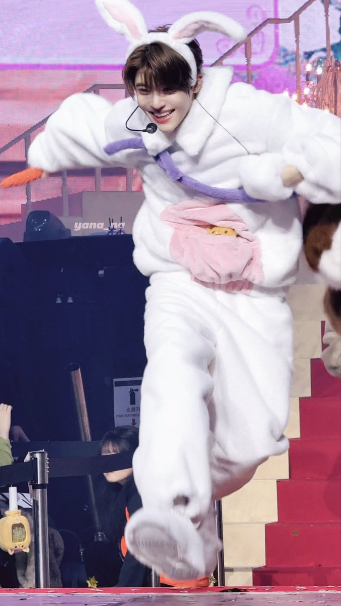(냥냥마을 친정갔다옴)
타다이마~
                                          리코왓따!!!!!!
                                         자갸 왜 이제와..
집 잘 보고있었쪄?