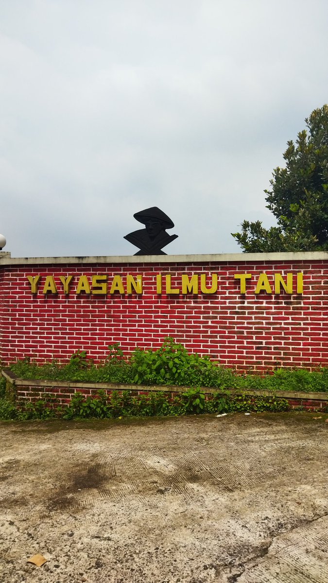 Minggu lalu kepikiran pengen berkunjung ke 4 desa terujung berdasarkan arah mata angin di Temanggung. Tanpa saya rencanakan, hari ini pergi ke desa paling utara. Logat warganya sudah semarangan. Hawa udaranya khas pesisir utara. Terakhir ke daerah ini waktu GUIM 8.