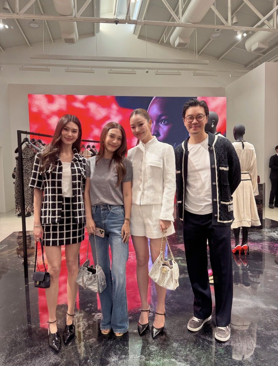 dteona986's tweet photo. Guys I know you might be confused in this trend switch and if you still can’t navigate just follow my posts 🙏🏻 we need high number for Chanel 🙏🏻

LNM CHANEL SS26 PREVIEW
#CHANELxLNM https://t.co/gEcJZxODPw