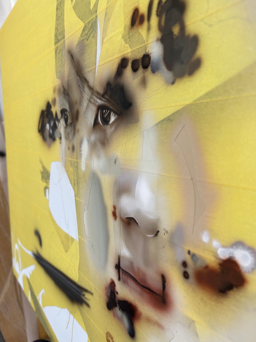 77777_ab's tweet photo. 本日より代官山蔦屋書店様にて
TXQ FICTION 「神木隆之介」にて制作した絵画作品を展示させていただいております。

今回はこのような形で素晴らしい作品に参加することができ光栄です。

2.3枚目は制作中の写真です📷💥
写真ぽいですが絵の具で描いてます

#TXQFICTION https://t.co/tv3faLQEXF