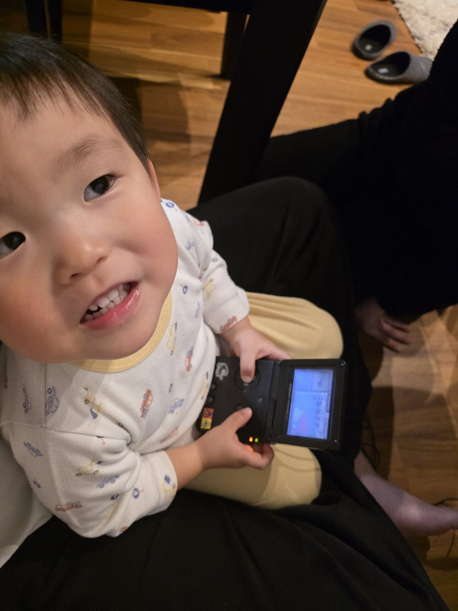 41Believ's tweet photo. ポケモンルビーをプレイする令和生まれ https://t.co/HTnM0v1hK5