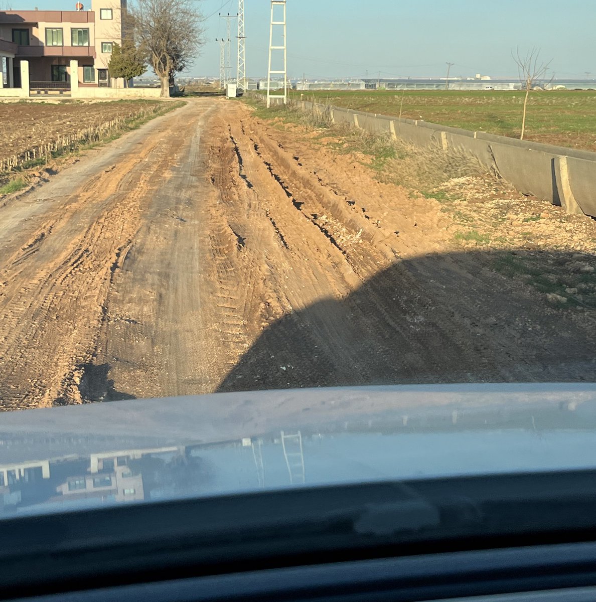 mhmetsaitciftci's tweet photo. Yıl 2026
Konum Büyükhan mahallesi 
Eyyübiye Şanlıurfa
Mahalle olarak muasır medeniyetlerdeyiz
Ve Uzay bilimine ağırlık vereceğiz ama çamurdan dolayı veremiyoruz

@EyyubiyeAkParti 
@EyyubiyeBel 
@mehmetkusnet 
@Akparti 
@murat_kurum  @akpartiurfa 
@ibrahimeyyupogl @malicevheri https://t.co/WbF1XSt0pf