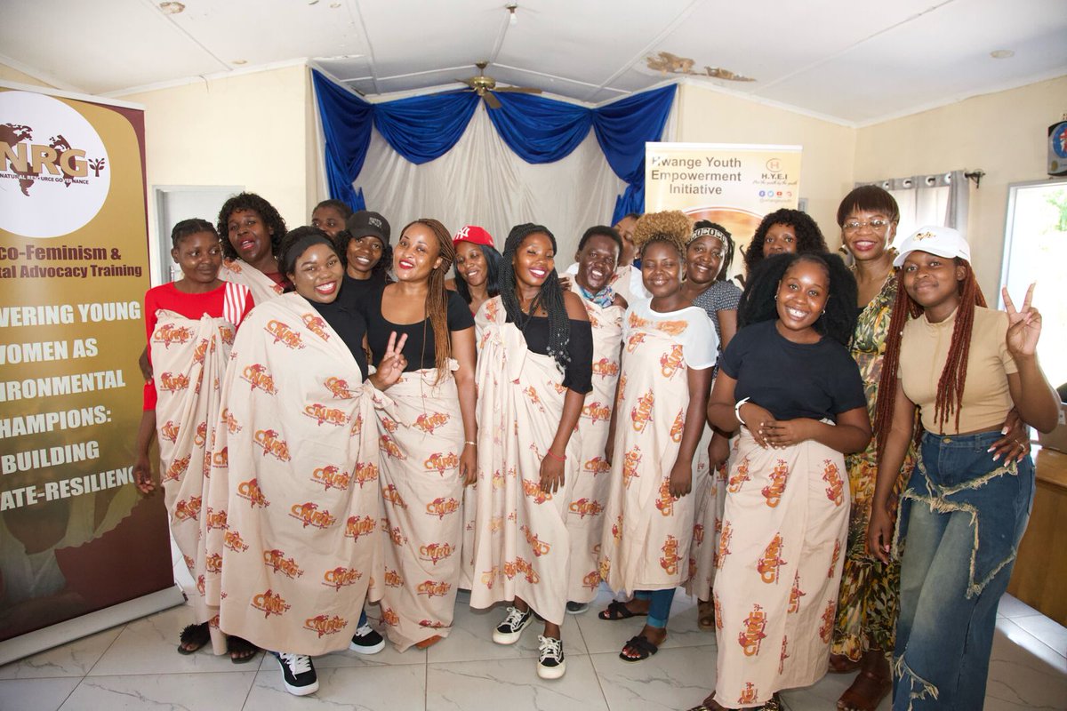 ABhingara's tweet photo. During the Youth Eco-ferminist and Environmental Advocacy Training, CNRG is equipping women with digital skills to document environmental challenges  faced in Hwange such as  Kalope Dam, Deka river among others.Women are on the frontline of environmental injustice #WhatWomenFACE https://t.co/03JXsUvGZG