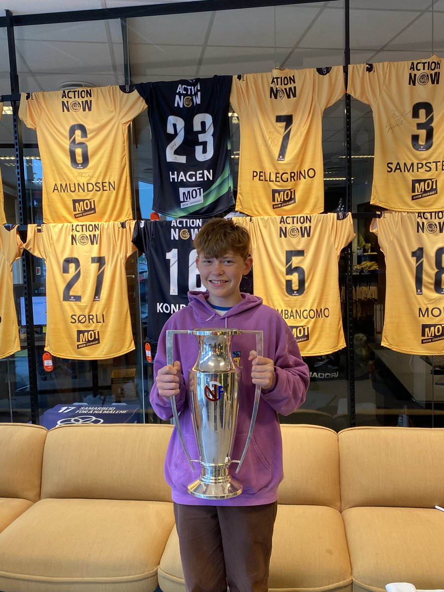 Mark Davies tweet media