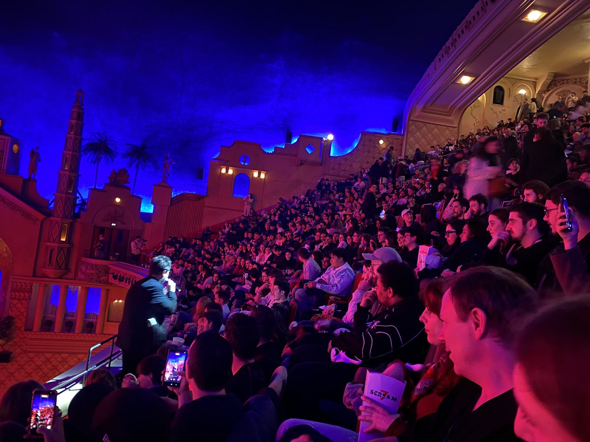 seeing #scream7 with this crowd of <a href="/LeGrandRex/">Le Grand Rex</a> at midnight was the closest I came to experiencing the opening of Scream 2.
