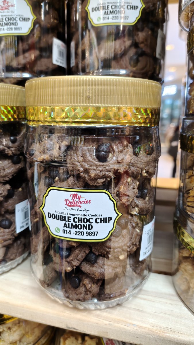 Ada yg mencari kuih raya ke? Jom singgah di booth depan Supermarket #SOGOKL mcm2 kuih ada. Support peniaga lokal kita. 🤗