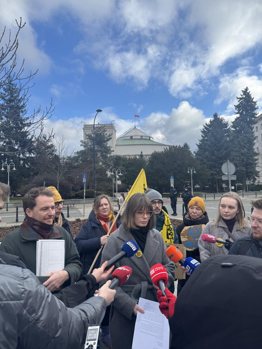 20 tysięcy podpisów ZA ciszą w miastach! Złożyliśmy dziś w Sejmie petycję o wprowadzenie fotoradarów akustycznych w Polsce.

Potrzebujemy prostych zmian w prawie, które pozwolą na zautomatyzowanie karania za przekraczanie poziomu dźwięku przez stuningowane motocykle i auta. Teraz