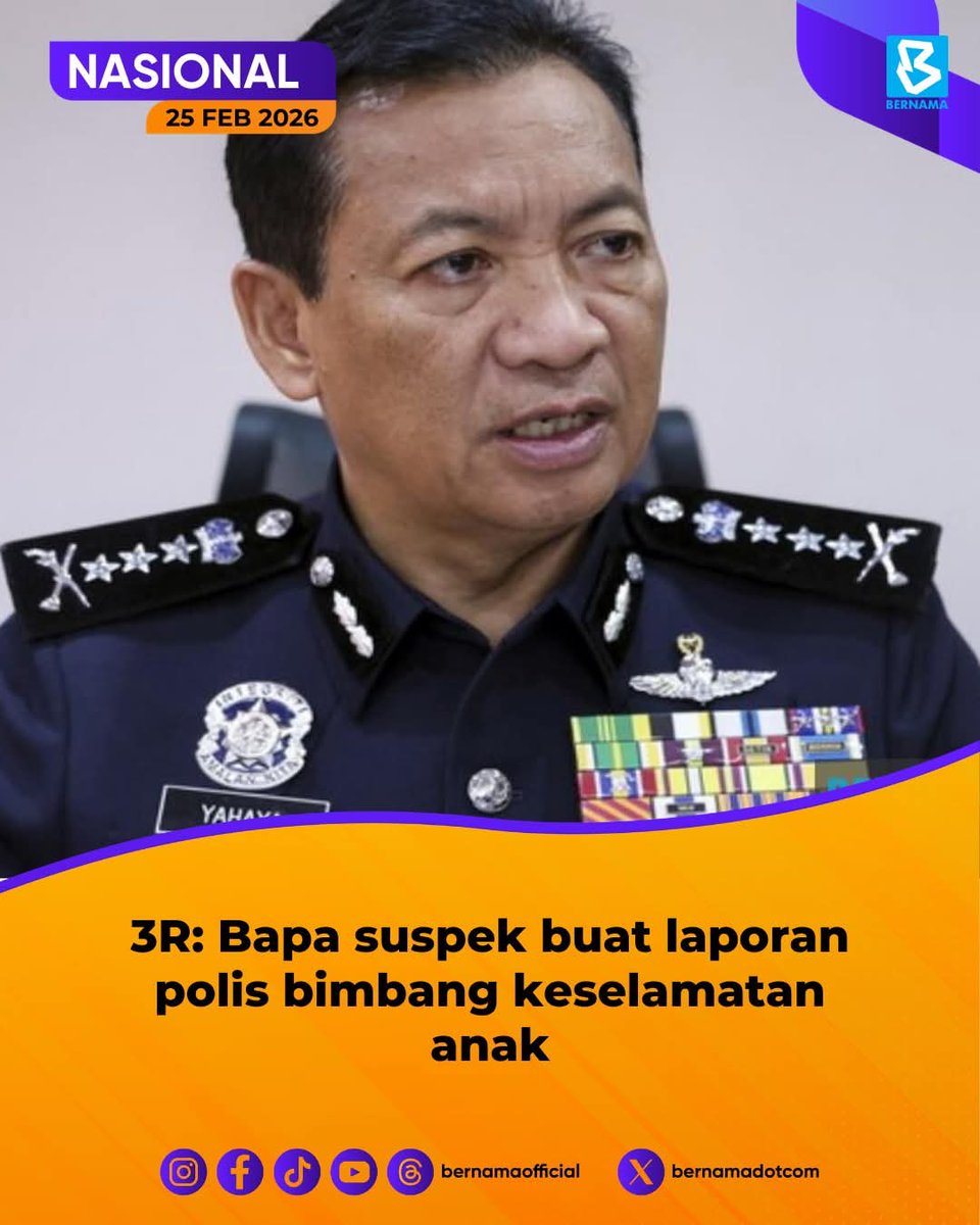 bernamadotcom's tweet photo. #kuantan: Bapa kepada penuntut universiti yang ditahan polis kerana disyaki memuat naik kandungan menyentuh isu agama, kaum dan institusi diraja (3R) menerusi media sosial membuat laporan polis kerana bimbang dengan keselamatan anaknya. 

Ketua Polis Daerah Kuantan ACP Ashari Abu Samah berkata lelaki berusia 50-an itu hadir ke balai polis bersama-sama anaknya yang berusia 21 tahun pada awal pagi tadi, juga memohon maaf kepada umat Islam. 

Berita penuh: https://t.co/h5kiE13gc4

#BernamaNews