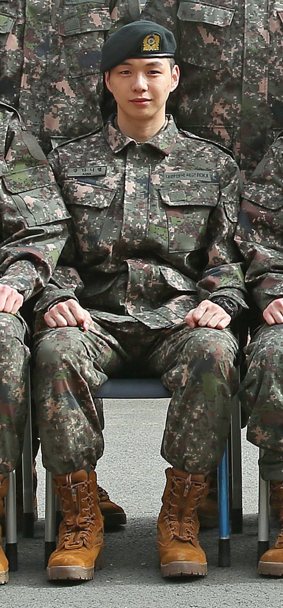 군대는 공백기 아녔나?
나 요즘 울빡빡이 덕질이 넘 잼나는데 ㅎㅎ
이쁜 사람은 가까이 있어도 멀리있어도 좋은거네
아침에 끼니 챙기고 가끔식 전해주는 안부에 걱정 내려놓고 오늘처럼 사진이라도 오면 그저 행복
넘 예뻐
늠름한데 넘 귀여 😆