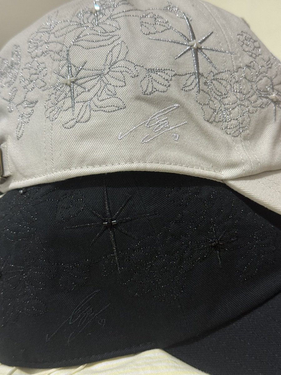 got my Lisa x Kith Collection NY and LA hats 😍 so pretty I’m in love, adding this to my hat collection 😌 <a href="/wearelloud/">LLOUD</a> <a href="/KITH/">Kith</a>