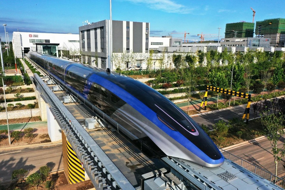 Wakati ambao Afrika inapambana kila shule iwe na matundu ya vyoo. China 🇨🇳 wametest treni ya Maglev inayoweza kutembea 700km/h, kwa lugha rahisi kutoka Mtwara hadi Bukoba ni mwendo wa masaa 3 tena ikiwa na 0 friction.

Malengo yao yapo clear, wanataka kufikia speed ya 1000km/h