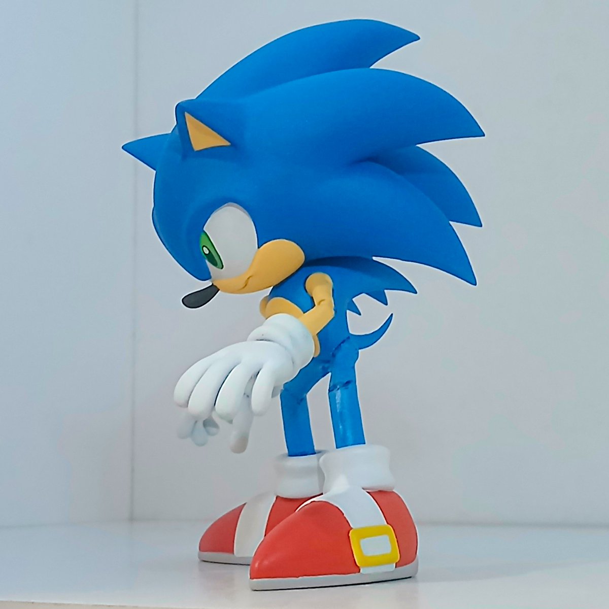 This cgi adventure sonic is peak!!! Also one of my favorite models that i made! It's bigger than the average sonic figure and it stand out on display! Printed and painted by <a href="/EScrubby_/">Scrubby</a> This figure turned out impecable!
I made a statue of this pose, check it out on cults!