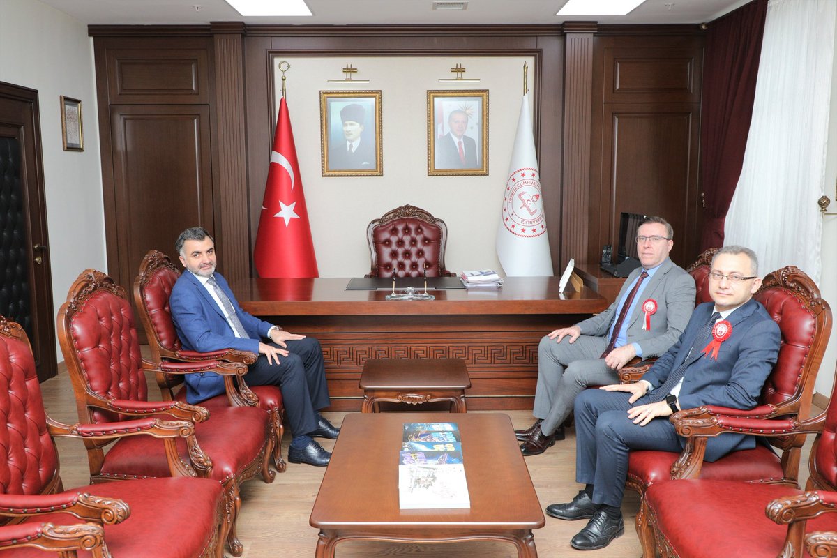 Ordu Defterdarı Sayın Mehmet Tarık Törer, Vergi Haftası vesilesiyle İl Millî Eğitim Müdürümüz Sayın Mehmet Fatih Vargeloğlu'nu ziyaret etti. Nazik ziyaretleri için kendilerine teşekkür ederiz.

#eğitimkentiORDU
#Ordu

<a href="/tcmeb/">Millî Eğitim Bakanlığı</a> <a href="/Yusuf__Tekin/">Yusuf Tekin</a> <a href="/TCOrduValiligi/">Ordu Valiliği</a> <a href="/mhilmiguler/">Dr. Mehmet Hilmi Güler</a>