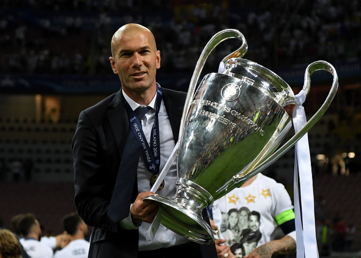 🔴 Luis Figo 🇵🇹 : « J'ai été étonné que Zizou veuille devenir entraîneur, 𝗰𝗮𝗿 𝗶𝗹 𝗮𝘃𝗮𝗶𝘁 𝘂𝗻 𝘁𝗲𝗺𝗽𝗲́𝗿𝗮𝗺𝗲𝗻𝘁 𝘁𝗿𝗲̀𝘀 𝗶𝗻𝘁𝗿𝗼𝘃𝗲𝗿𝘁𝗶. 

𝗔̀ 𝗹'𝗲́𝗽𝗼𝗾𝘂𝗲, 𝗷𝗲 𝗻'𝗶𝗺𝗮𝗴𝗶𝗻𝗮𝗶𝘀 𝗽𝗮𝘀 𝗾𝘂'𝗶𝗹 𝘀'𝗲́𝗽𝗮𝗻𝗼𝘂𝗶𝗿𝗮𝗶𝘁 𝗮𝘂𝘁𝗮𝗻𝘁 𝗱𝗮𝗻𝘀 𝗰𝗲