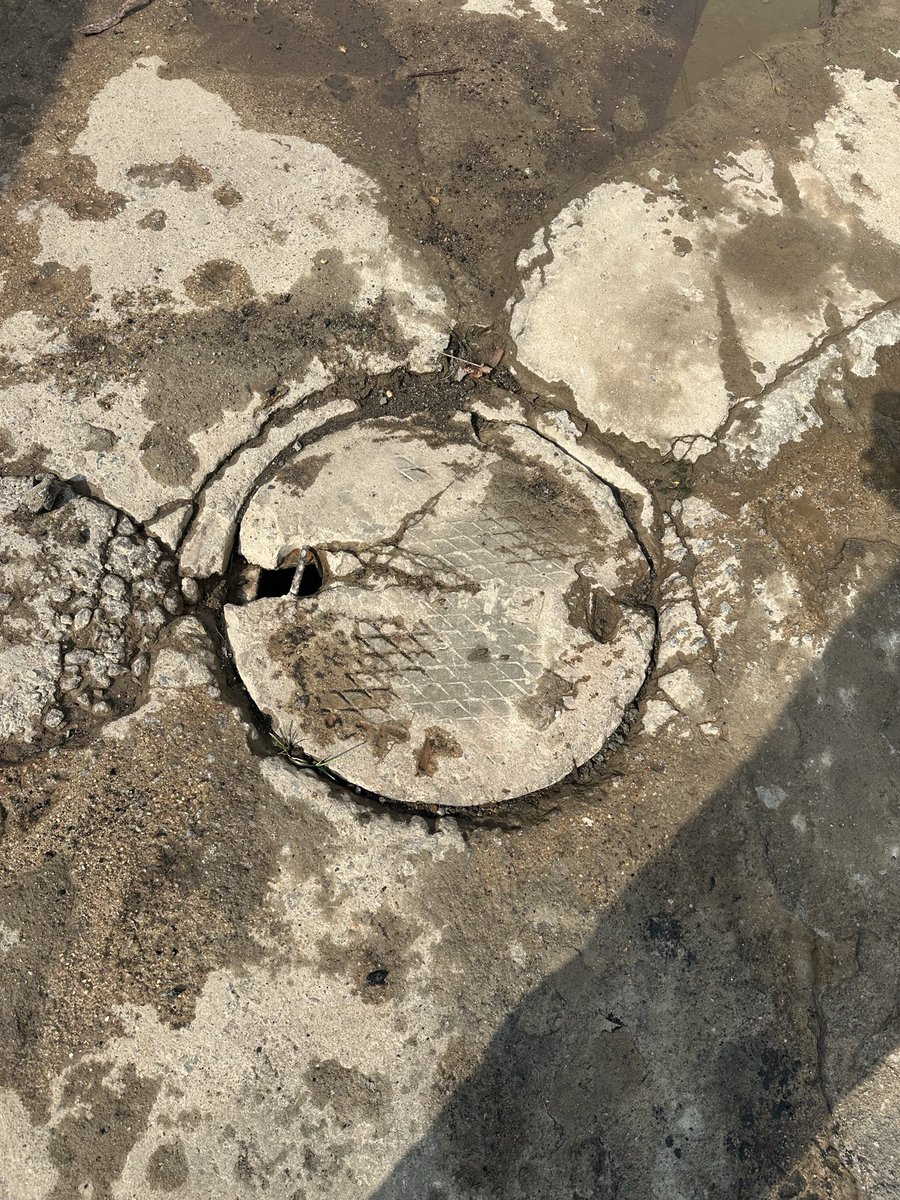 Kaleem18176946's tweet photo. @HMWSSBOnline @HMWS @hmwssbed There are nearly 10 manholes which needs to be replaced at Sri Krishna Nagar ,Suraram..please take quick action before any incident hsppens https://t.co/lYmvGljhVF