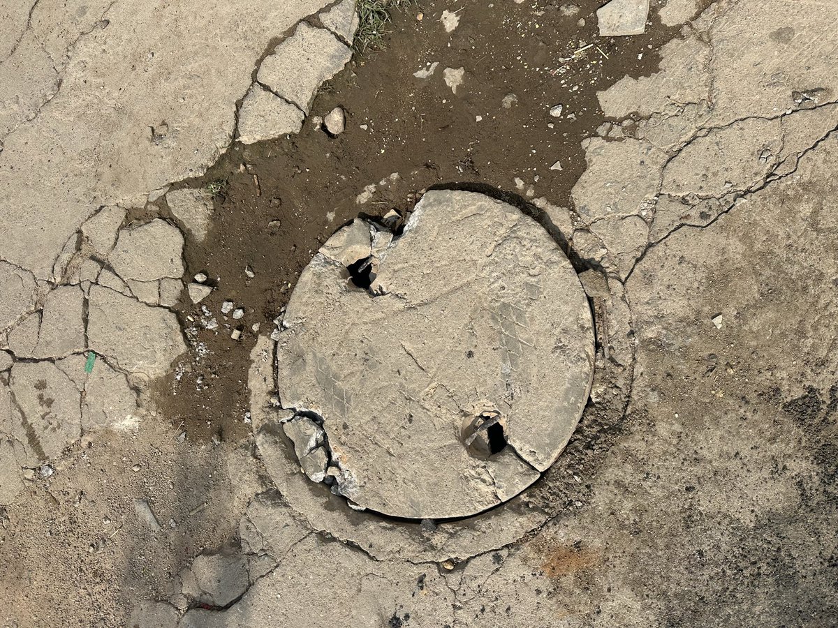 Kaleem18176946's tweet photo. @HMWSSBOnline @HMWS @hmwssbed There are nearly 10 manholes which needs to be replaced at Sri Krishna Nagar ,Suraram..please take quick action before any incident hsppens https://t.co/lYmvGljhVF