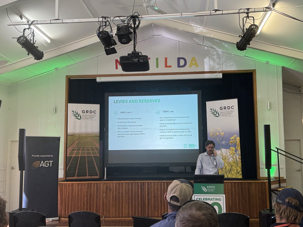 floyds63's tweet photo. Cheaper &amp; Quicker 🛫 than driving a Hilux to the @GRDCWest crop updates at Lake king, @farms_sanderson great presentation on VRT tech👍. I need to invest in one of these 🛫👨‍✈️especially with hostess service 😁#cropupdates https://t.co/JI3XdxYiNj