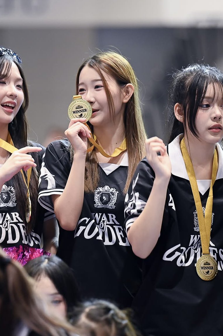 คนเก่ง ยิ้มตาหยีเลย

#JingjingCGM48