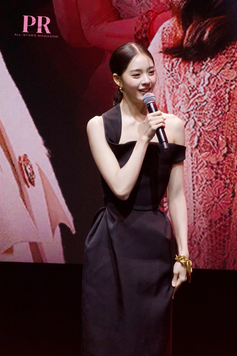 "มาเบล สุชาดา - เอินเอิน ฟาติมา" จากซีรี่ส์ฟอร์มยักษ์แห่งปี "สอดสร้อยมาลา" ในงาน 
"ปรากฏการณ์ one สนั่นจอ 2026"

#oneสนั่นจอ2026
#สอดสร้อยมาลา
#earnearnfatima #Mabelz_PiXXiE