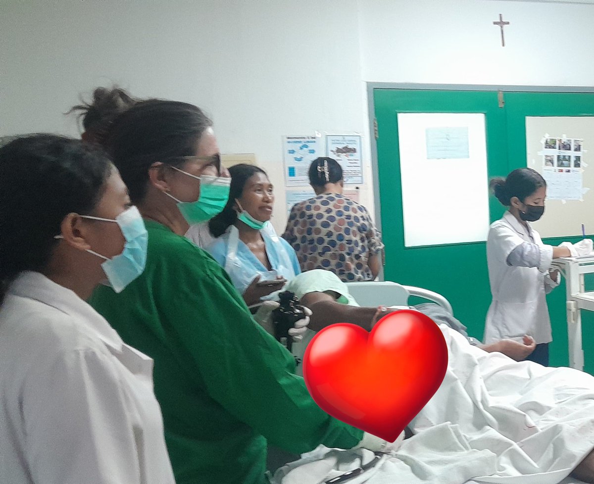 La Dra. Arelis Rodríguez, Esp. Gastroenterología, dedica su labor a preparar a las nuevas generaciones de médicos, compartiendo conocimientos y experiencias que fortalecen su formación clínica y profesional.
#HNGV #BMCTL #CubaEduca #CubaSalva