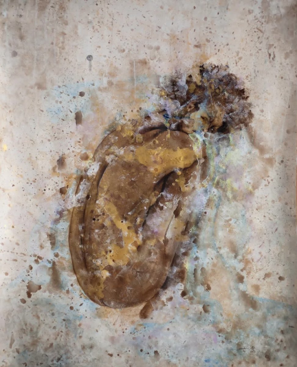 #ArtistSpot - Sardoine Mia (Congolese)

Her practice moves between painting, drawing, and installation, often building textured grounds that resemble concrete, earth, or scarred urban facades, where figures emerge as fragile yet defiant presences.