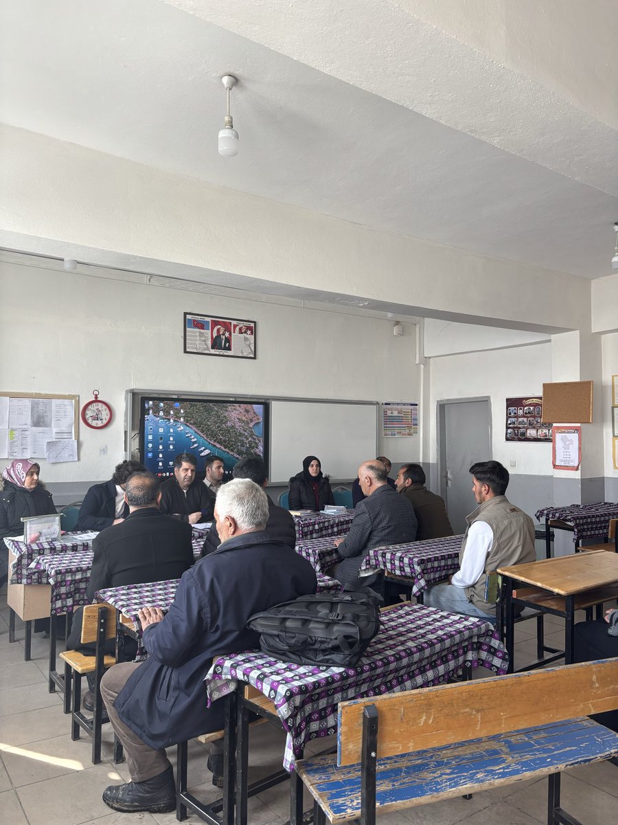 TasbasamakO's tweet photo. 2025–2026 Eğitim Öğretim Yılı 2. Dönem Başı Veli Toplantımızı gerçekleştirdik.
Öğrencilerimizin akademik ve sosyal gelişimleri üzerine verimli bir toplantı oldu. Katılım sağlayan tüm velilerimize teşekkür ederiz.
@tcmeb 
@agrimem 
@Diyadin004 
@hasan_kokrek https://t.co/8DLVyWr4y7