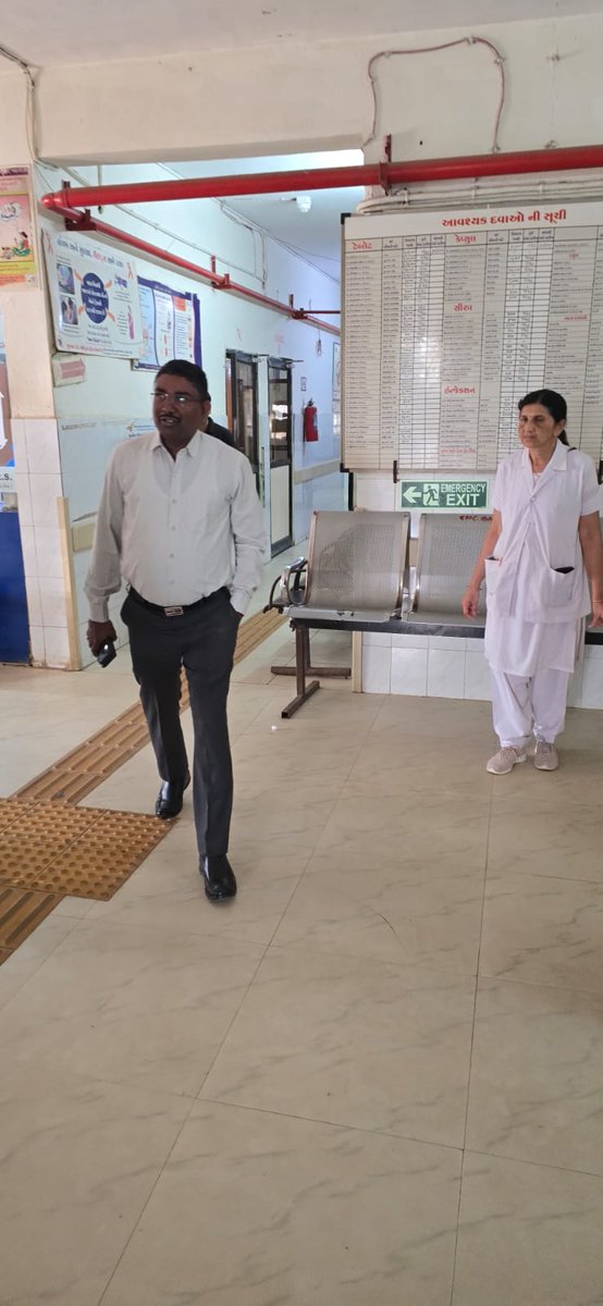 આજરોજ માન.કલેકટર સાહેબશ્રી દ્વારા સામુહિક આરોગ્ય કેંદ્ર, ગરબાડાની આકસ્મિક મુલાકત લઈ હાજર અધિકારીશ્રી/કર્મચારીશ્રીઓને જરૂરી સુચના આપી માર્ગદર્શન પુરૂ પાડયું. <a href="/CollectorDahod/">Collector Dahod</a> <a href="/infodahodgog/">info dahod GoG</a> <a href="/revenuegujarat/">Revenue Dep. Gujarat</a>
