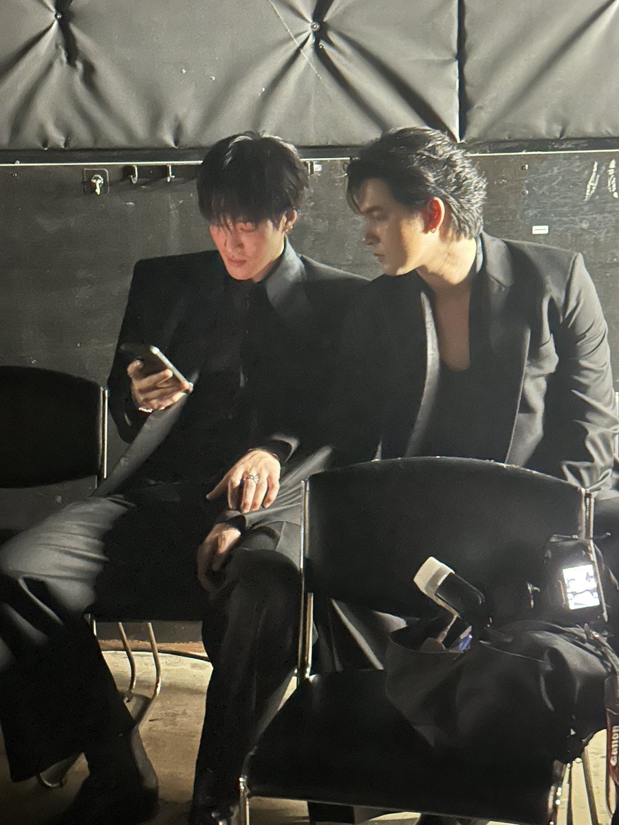 PPloynapha's tweet photo. KEM X ALL IN ONED 

#เข้มหัสวีร์ #กระทิงขุนณรงค์ 
#สอดสร้อยมาลา
#oneสนั่นจอ2026

ไม่มีใครสามารถจับเค้าแยกจากกันได้😂 https://t.co/PvX2gphwgp