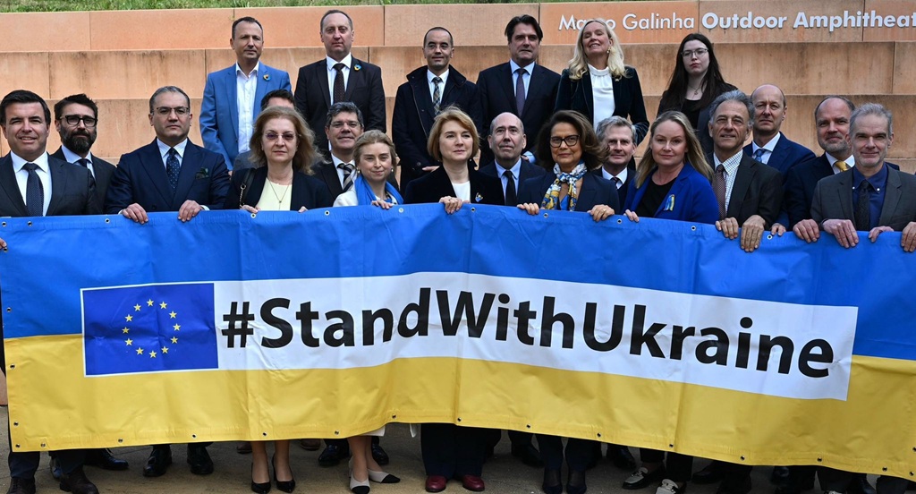 ChristianL89413's tweet photo. 🇪🇺Ambassadors in Lisbon showing solidarity with 🇺🇦 on the fourth anniversary of Russia's illegal war of aggression. Slava Ukraini! https://t.co/fGlzuOJmRv