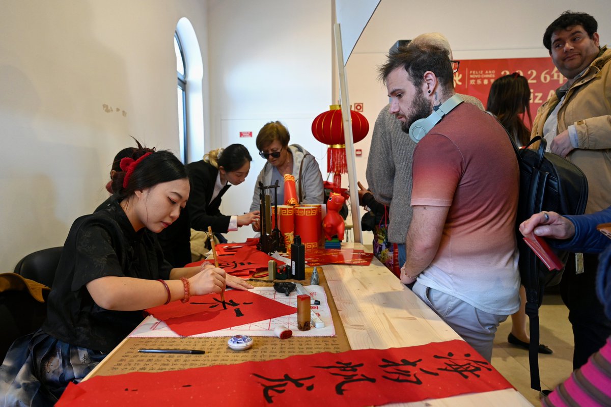 Teve início em Portimão o evento de festividade do "Feliz Ano Novo Chinês" no Sul de Portugal.
O programa é rico e diversificado, incluindo danças do dragão e do leão, espetáculos culturais, uma exposição fotográfica sobre os costumes tradicionais do Ano Novo Chinês e atividades