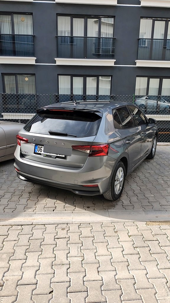 sungerbobumben's tweet photo. @raskolibov 2023 Skoda Fabia Aracım var 1.0T Manuel uzun yolda 4.9 yoğun şehir içinde 7L benzin yakıyor. Traktör gibi titreme falan yok bu araçların basit bir kroniği var motor kulağı onunda güçlendirilmişi çıktı 10bintl masraf hepsi 100binkm kafa rahat binilir. Alacaklar düşünmesin korkmasn https://t.co/dtZA3Uhhq9