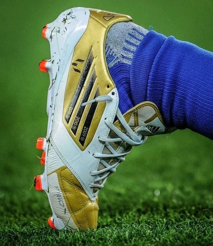 He won 3 back to back Ballon D’ors then Adidas decided to brag for him. 😭❤️
