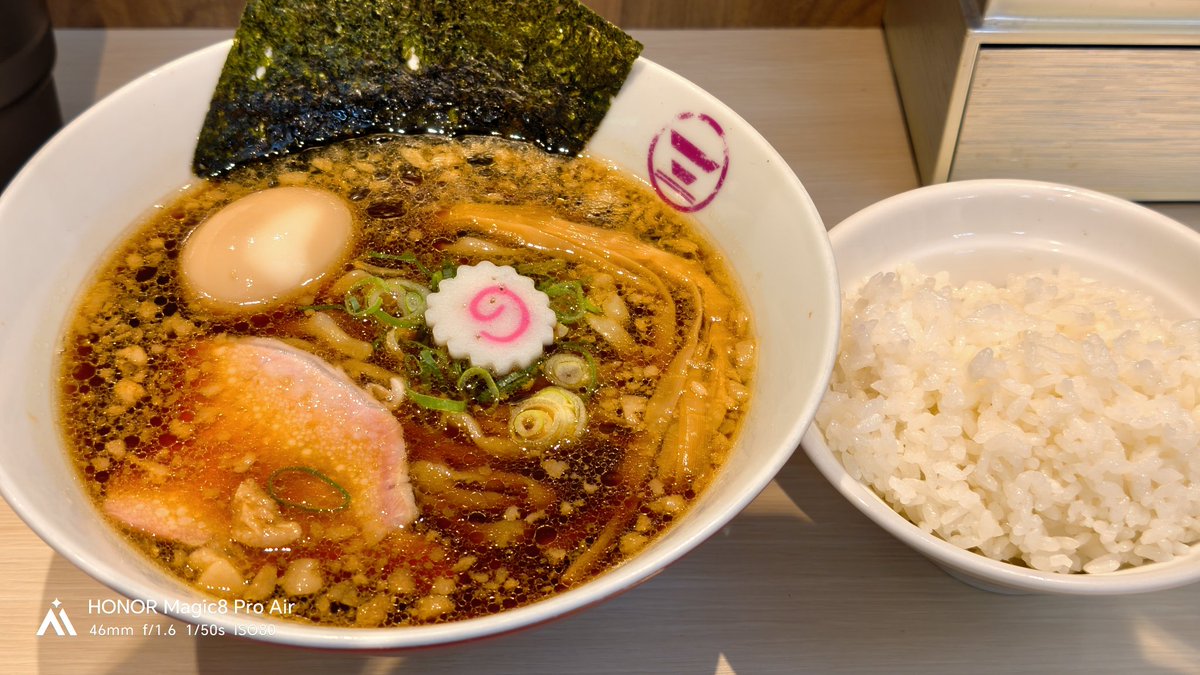 ChalleDai's tweet photo. #夕飯 #横浜市役所内
維新商店の味玉生姜そば+白ごはん😋👍
#HonorMagic8ProAir #飯撮り
x1.0, x2.0, x3.2, x1.0 https://t.co/g7S9qElngY