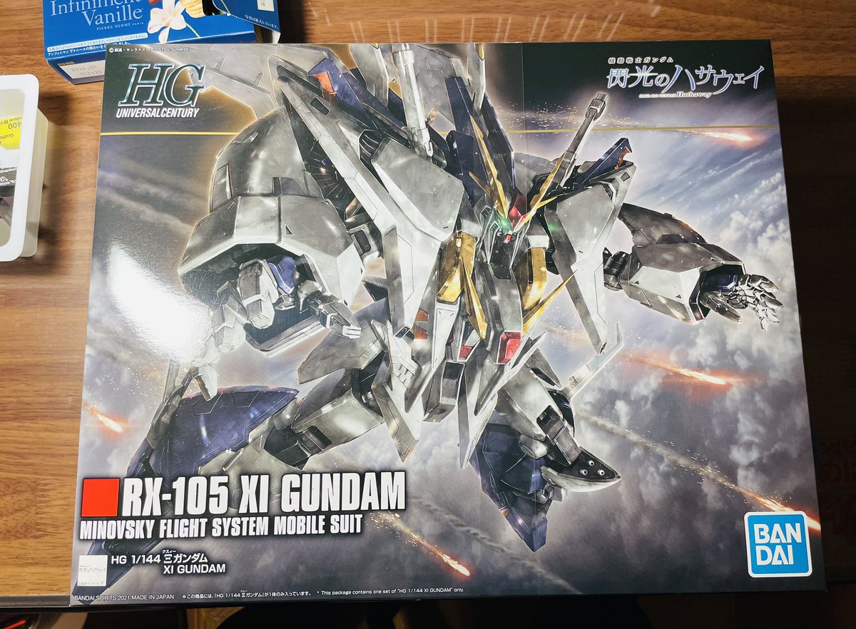 主人公機Ξガンダムを組みます 細かなギミックがあるし機体も大きくて