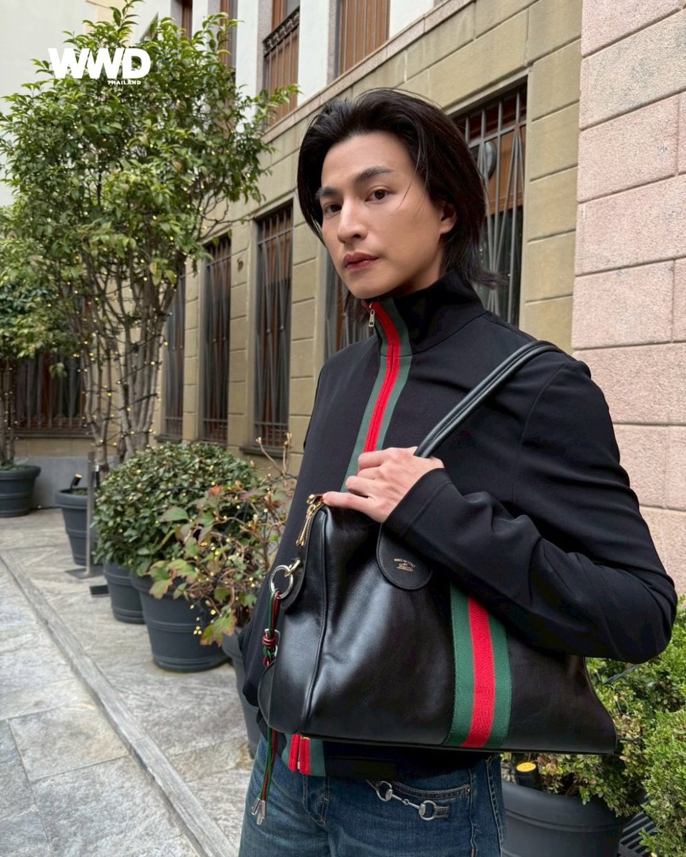 WWDThailand's tweet photo. กลัฟ คณาวุฒิ Gucci Brand Ambassador เดินทางถึงมิลาน ประเทศอิตาลี พร้อมเข้าร่วมชมแฟชั่นโชว์เต็มรูปแบบของ Gucci PRIMAVERA ภายใต้วิสัยทัศน์ของ Artistic Director คนปัจจุบัน Demna Gvasalia ใน Milan Fashion Week

#WWDThailand
#GucciPrimavera
#Gucci
#GulfKanawut https://t.co/LKcMmgGLXY