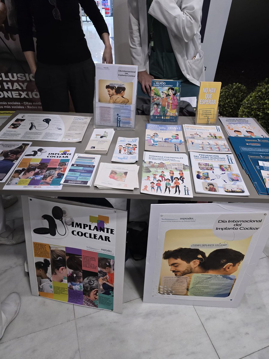 En el #DiadelImplanteCoclear nuestra asociación de Granada, ASPRODES tiene una mesa informativa en el Hospital San Cecilio