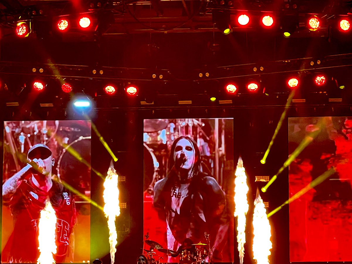 Geile Bühnenshow und Chris als sehr charismatischer Sänger. Es war richtig gut. MOTIONLESS IN WHITE 🖤🤘🔥