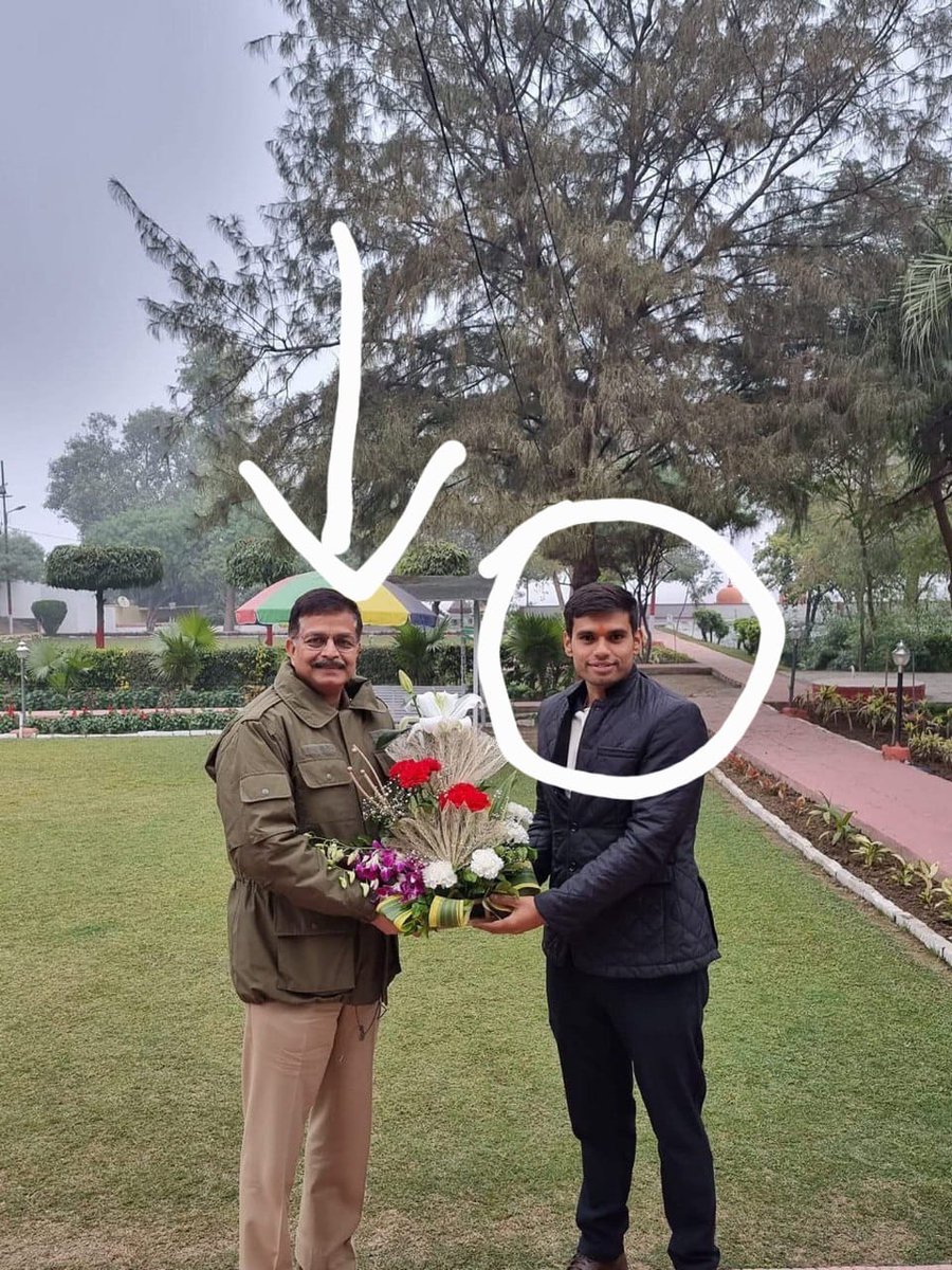 sandeepshuk1995's tweet photo. ये रिश्ता क्या कहलाता है ₹ ₹ ?
@news18 के पत्रकार को रवि काना के नाम से धमकी देने वाले पत्रकार(अपराधी) अंकित कौशिक के घर ADG का आना-जाना किस तरफ इशारा कर रहा है (₹) पत्रकार जेल यात्रा पर हैं और साहब अब कानपुर में विद्धमान हैं (₹)तस्वीरें झूठ नहीं बोलतीं
@dgpup @CMOfficeUP https://t.co/60Ihys7R5z